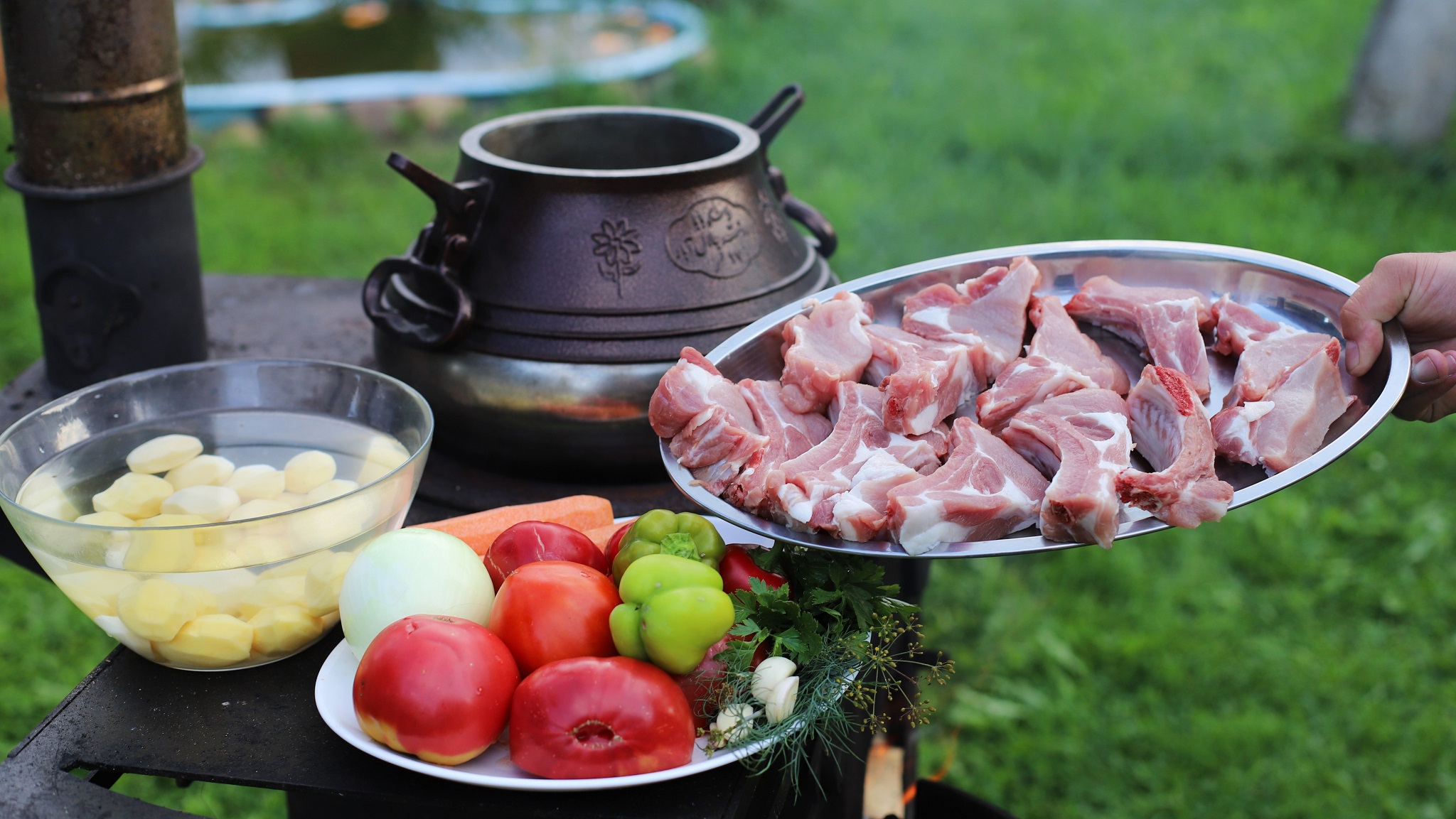 Очень вкусный деревенский суп на свиных ребрах смотреть онлайн