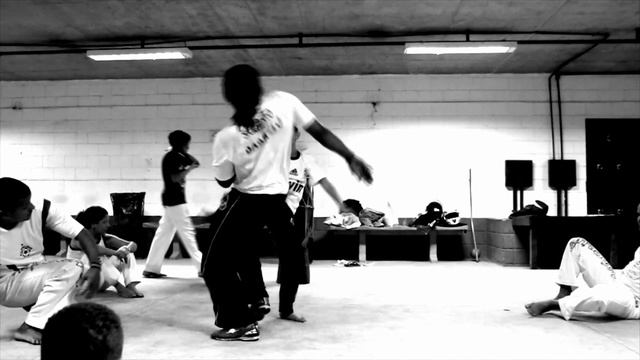 De Olho nos Detalhes - Arte de Gingar Só Capoeira смотреть онлайн