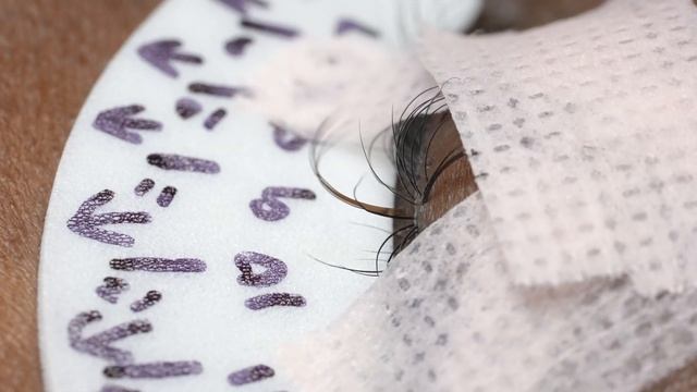 How To Apply Lash Extensions To Curly Lashes |