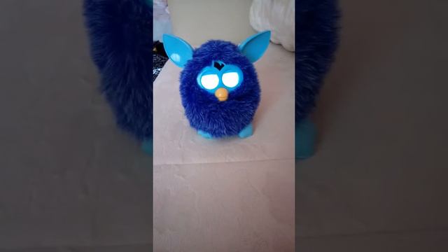 Фёрби поёт с помощью приложения