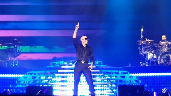 #pitbull  GIVE ME EVERYTHING TONIGHT planet hollywood #lasvegas #planethollywood mar 26th #concerts
