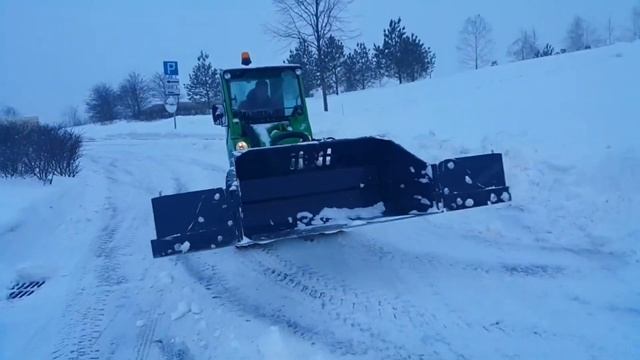 AVANT - Расчистка территории от снега!
