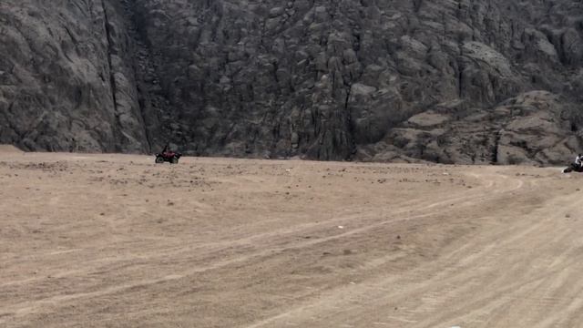 Покатушки на байках, пустыня в Шарме смотреть онлайн