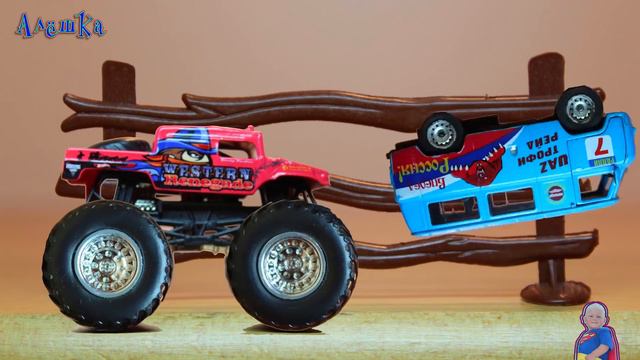 Мультик гонки Монстр Трак - Полиция - MONSTER TRUCK смотреть онлайн