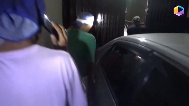 A 3 meter long Python removed after infiltrating cage and eating 'hundreds' of birds in Indonesia смотреть онлайн