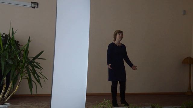 Марина Павлова читает стихотворение Из – за гор смотреть онлайн