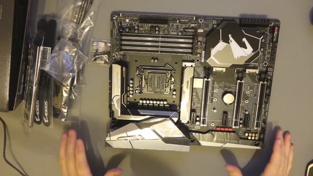 Unboxing the Gigabyte Z370 AORUS Gaming 7 Motherboard смотреть онлайн