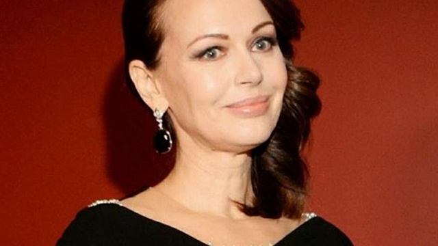 «Девочка, ты красавица!»: Ирина Безрукова в бра и кружевном халате удивила звезд смотреть онлайн