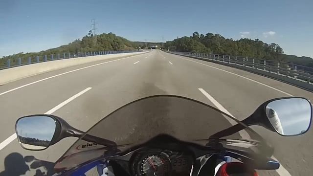 Liter battle ep2 - Suzuki GSX-R 1000 K7 VS SUZUKI GSX-R 1000 L7 VS BMW S1000RR смотреть онлайн