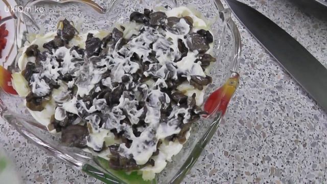 Слоеный салат с кальмарами смотреть онлайн