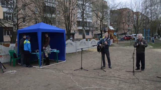 Любив козак дівчину і з сиром пироги!