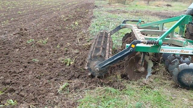 Дискование почвы. Подготовка земли к очередной посадке чесночной культуры смотреть онлайн