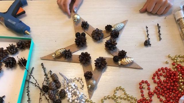 Новогодняя звезда своими руками | идеи новогоднего декора из шишек | christmas decor | cone decor смотреть онлайн