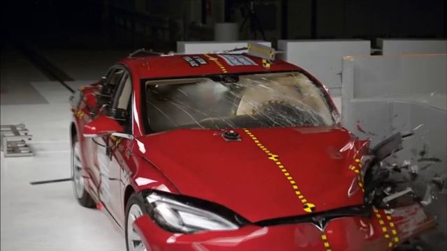 Проверка электромобилей Tesla и BMW i3! Краш тест! смотреть онлайн