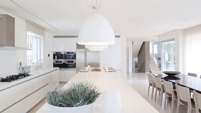 БЕЛЫЙ МИНИМАЛИЗМ В ИНТЕРЬЕРЕ | Секреты профессионалов по созданию минимализма смотреть онлайн