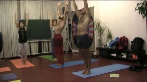 Версия (с пранаямами) классического комплекса Сурья Намаскар.