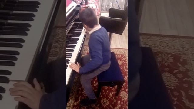 Первыи раз как я играю на пианино смотреть онлайн