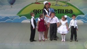 МАЛЫШИ ПОЗДРАВЛЯЮТ ПЕРВОКЛАШЕК     МАЛЬЧИК ЗАБЫЛ СЛОВА