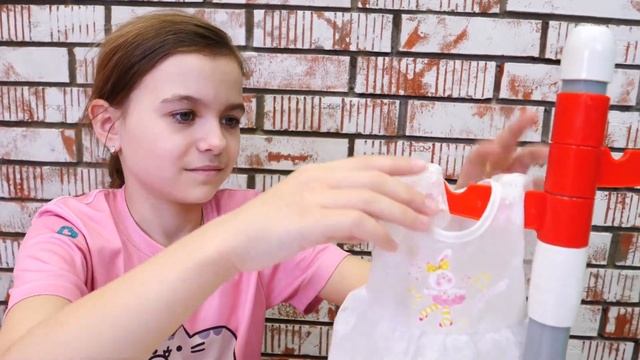 Гуляем летом с Беби Бон! В гостях у Барби русалок и поход в лес. Игры в куклы для девочек смотреть онлайн