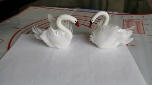 Лебеди из мастики на каравай.