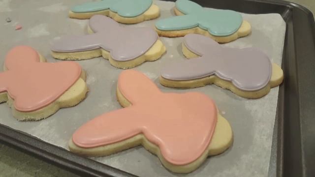 Bunny Behind Easter Sugar Cookies on Kookievision by Sweethart Baking Experiment смотреть онлайн