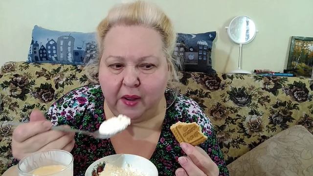 Мукбанг. Топленое молоко с ряженкой. смотреть онлайн