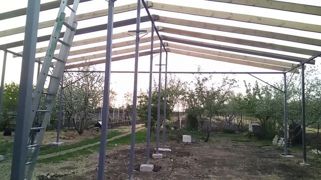 Строим Сеновал. Часть 4. Устанавливаем стропила смотреть онлайн