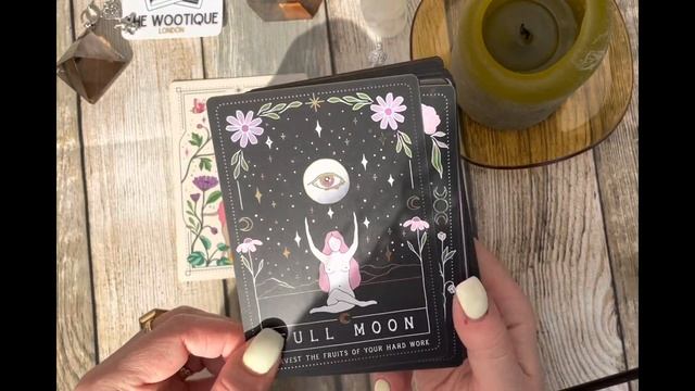 A look at the Moon Witch Oracle deck смотреть онлайн