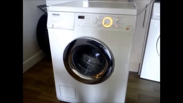 My miele softtronic W435, on a quick wash and final spin (1400rpm) (now scrapped) смотреть онлайн