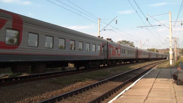 ЭП1М-683 с поездом Москва — Нальчик смотреть онлайн