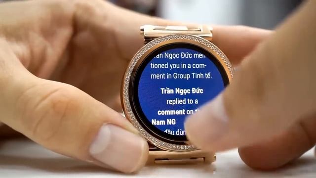 Michael Kors Access Sofie Pavé Smart Watch смотреть онлайн