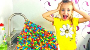 Полина и Папа игры с конфетами