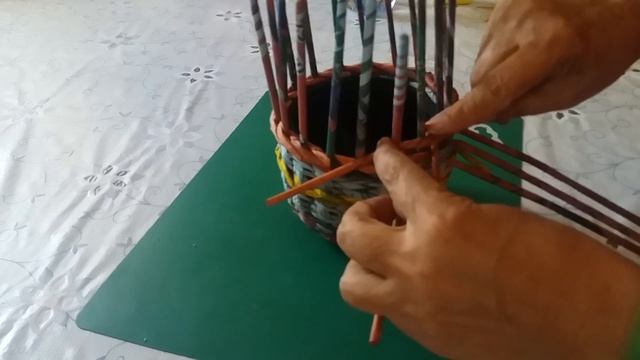 Трехпредметный набор для кухни.Первое - чаша для конфет. Плетение из газетных трубочек смотреть онлайн