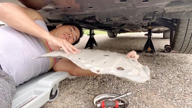Honda Civic 2012 EX-L 1.8L | DIY How to Change Engine Oil and Filter | Vlog #34 смотреть онлайн