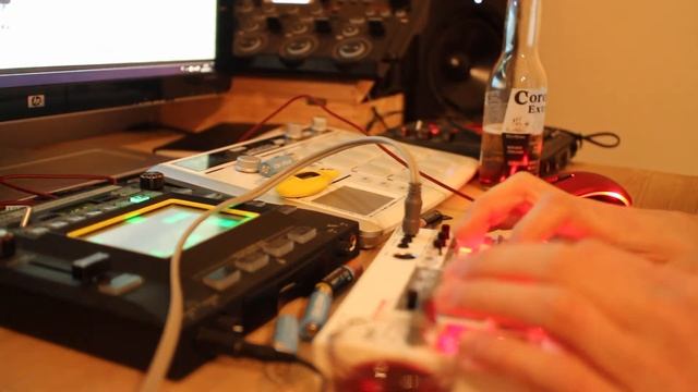 Korg volca sample, JBL lsr308 смотреть онлайн