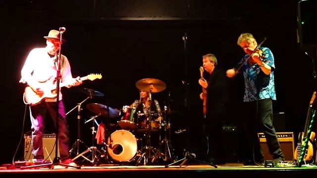 Nigel Bagge & Mike Piggott - It's cold outside let me come on in смотреть онлайн
