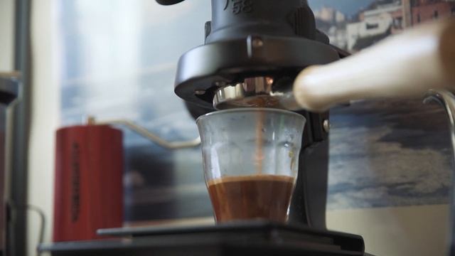Flair 58 Espresso・Caffe Latte ∣ 隨意冰、熱拿鐵 смотреть онлайн