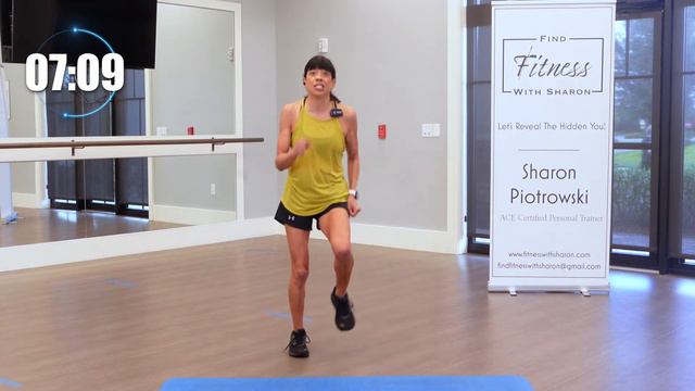 JINGLE WALK WORKOUT // 2000 STEPS AT HOME // ALL FITNESS LEVELS & BEGINNERS TOO смотреть онлайн