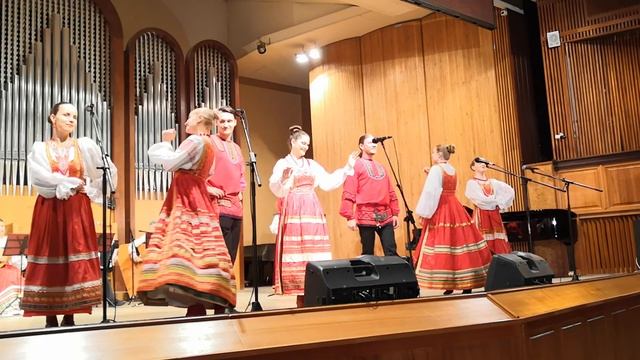 По селу тропинкой кривенькой смотреть онлайн