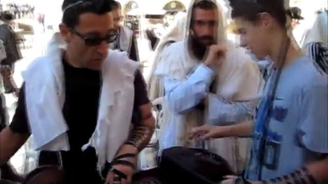 Oct 2011 - Oren Turiel Bar Mitzvah at the Kotel Rosh Chodesh Cheshvan смотреть онлайн