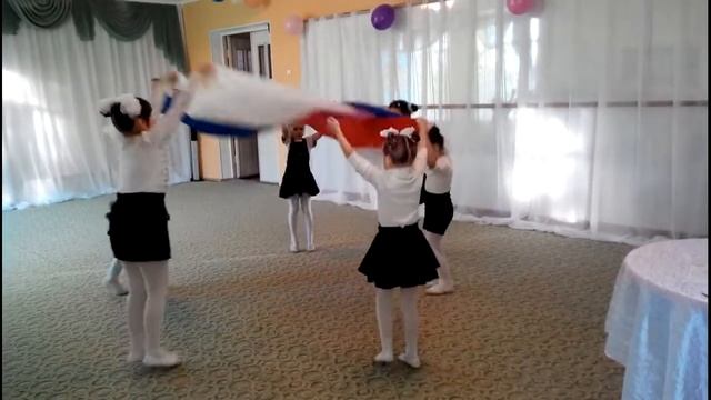 Танец с полотнами Россия смотреть онлайн
