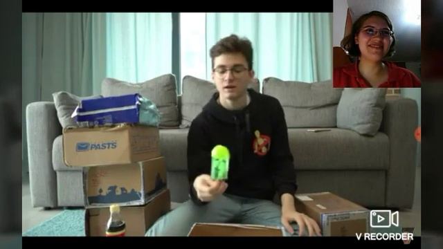 РЕАКЦИЯ на видео Брайна Мапса "1 мальчик 100 посылок" смотреть онлайн