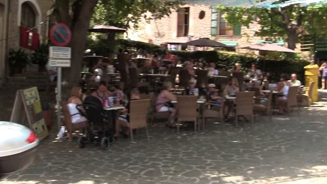 Сказочный городок Вальдемосса на Майорке смотреть онлайн