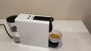 Капсульная кофемашина Nespresso Essenza Mini C30 White обзор