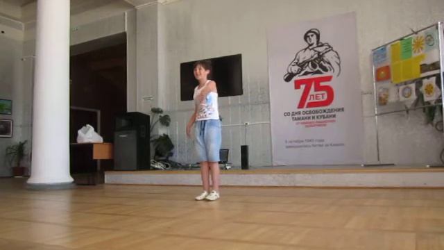 Влад. Аутизм. 12лет 11мес. Девятый год домашней терапии. Песня "Я ты, он, она". смотреть онлайн
