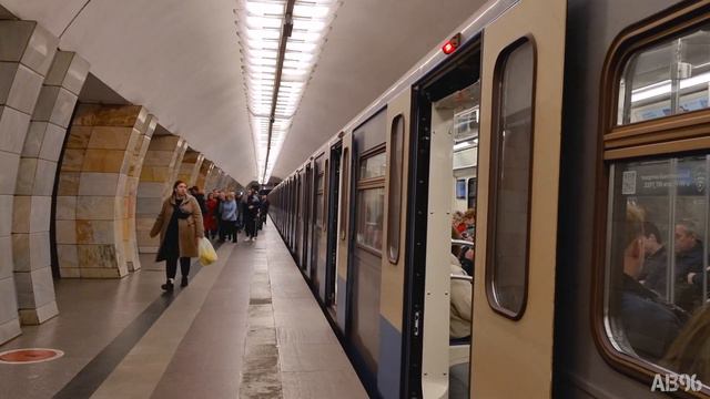 Состав 81-760/761 "Ока" на станции "Серпуховская" смотреть онлайн