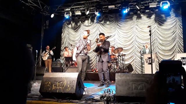 Postmodern Jukebox Casey Abrams Trombone Duet смотреть онлайн