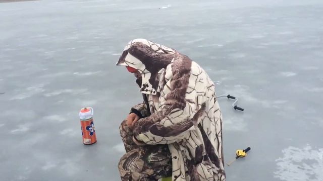 Зимняя рыбалка первая рыбалка на льду смотреть онлайн