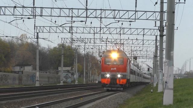 Электровоз ЭП2К-404 с фирменным поездом Марий-Эл №58 Москва - Йошкар-Ола и приветливый машинист смотреть онлайн