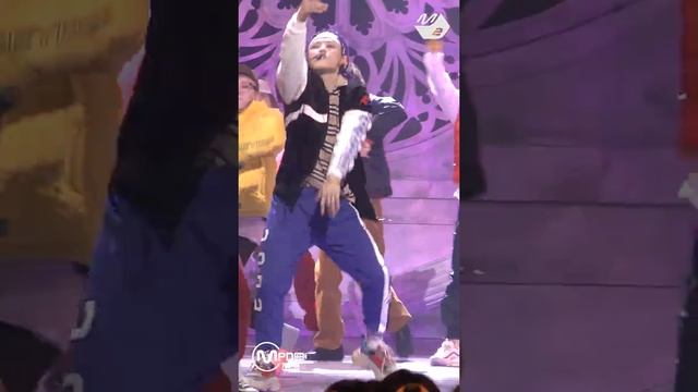 [MPD직캠] 블락비 유권 직캠 'Shall We Dance' (BLOCK B U-KWON FanCam) | @MCOUNTDOWN_2017.11.9 смотреть онлайн